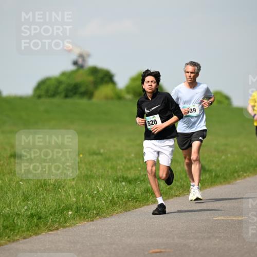 10.05.2026 - 8. Wedeler Halbmarathon Dr. Thomas Lammeyer http://msf.ph/oto/9691686 10.05.2026 11:14:06 Laufen 520 meine-sportfotos.de