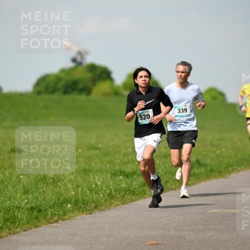 10.05.2026 - 8. Wedeler Halbmarathon Dr. Thomas Lammeyer http://msf.ph/oto/9691688 10.05.2026 11:14:06 Laufen 520, 339 meine-sportfotos.de