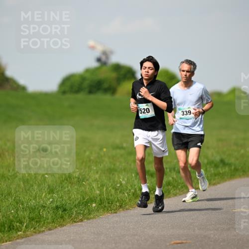 10.05.2026 - 8. Wedeler Halbmarathon Dr. Thomas Lammeyer http://msf.ph/oto/9691695 10.05.2026 11:14:06 Laufen 520, 339 meine-sportfotos.de