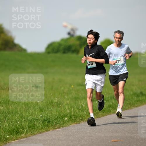 10.05.2026 - 8. Wedeler Halbmarathon Dr. Thomas Lammeyer http://msf.ph/oto/9691698 10.05.2026 11:14:06 Laufen 520, 339 meine-sportfotos.de