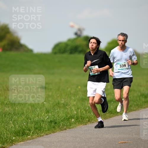 10.05.2026 - 8. Wedeler Halbmarathon Dr. Thomas Lammeyer http://msf.ph/oto/9691700 10.05.2026 11:14:06 Laufen 339 meine-sportfotos.de