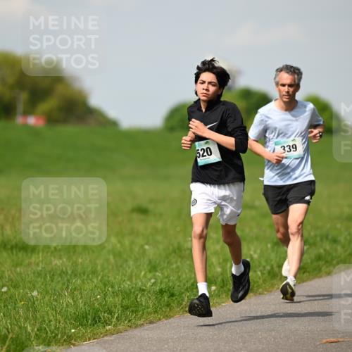 10.05.2026 - 8. Wedeler Halbmarathon Dr. Thomas Lammeyer http://msf.ph/oto/9691708 10.05.2026 11:14:07 Laufen 520, 339 meine-sportfotos.de