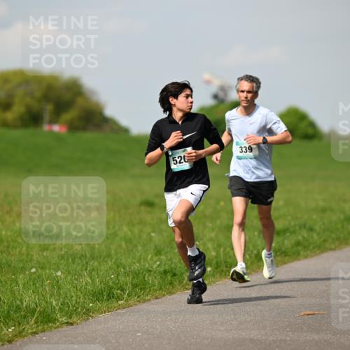 10.05.2026 - 8. Wedeler Halbmarathon Dr. Thomas Lammeyer http://msf.ph/oto/9691712 10.05.2026 11:14:07 Laufen 520, 339 meine-sportfotos.de