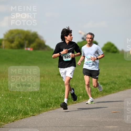 10.05.2026 - 8. Wedeler Halbmarathon Dr. Thomas Lammeyer http://msf.ph/oto/9691713 10.05.2026 11:14:07 Laufen 520, 339 meine-sportfotos.de