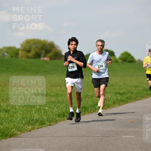10.05.2026 - 8. Wedeler Halbmarathon Dr. Thomas Lammeyer http://msf.ph/oto/9691715 10.05.2026 11:14:08 Laufen 520, 339 meine-sportfotos.de