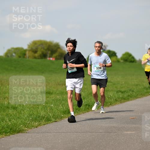 10.05.2026 - 8. Wedeler Halbmarathon Dr. Thomas Lammeyer http://msf.ph/oto/9691716 10.05.2026 11:14:08 Laufen 520, 339 meine-sportfotos.de
