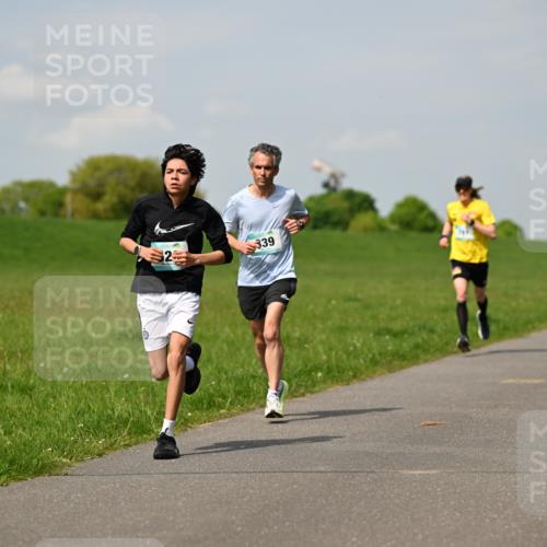 10.05.2026 - 8. Wedeler Halbmarathon Dr. Thomas Lammeyer http://msf.ph/oto/9691718 10.05.2026 11:14:08 Laufen 339 meine-sportfotos.de