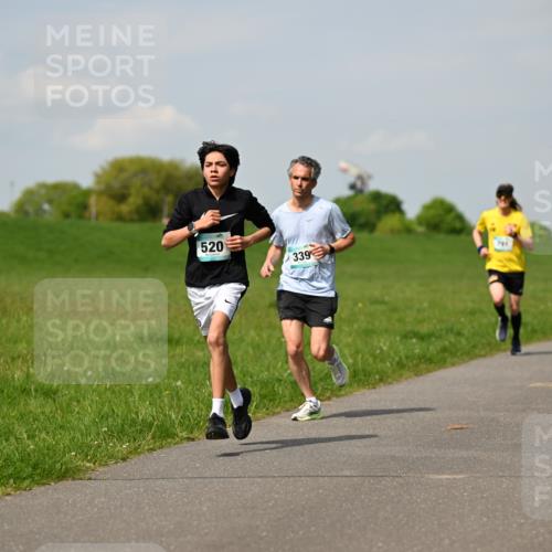 10.05.2026 - 8. Wedeler Halbmarathon Dr. Thomas Lammeyer http://msf.ph/oto/9691719 10.05.2026 11:14:08 Laufen 520, 339 meine-sportfotos.de