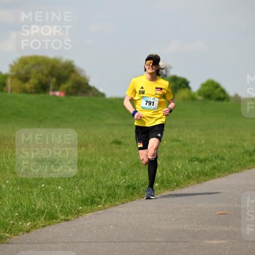 10.05.2026 - 8. Wedeler Halbmarathon Dr. Thomas Lammeyer http://msf.ph/oto/9691726 10.05.2026 11:14:10 Laufen 791 meine-sportfotos.de