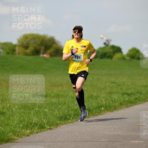 10.05.2026 - 8. Wedeler Halbmarathon Dr. Thomas Lammeyer http://msf.ph/oto/9691730 10.05.2026 11:14:11 Laufen 791 meine-sportfotos.de