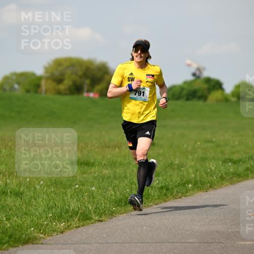 10.05.2026 - 8. Wedeler Halbmarathon Dr. Thomas Lammeyer http://msf.ph/oto/9691731 10.05.2026 11:14:11 Laufen 791 meine-sportfotos.de