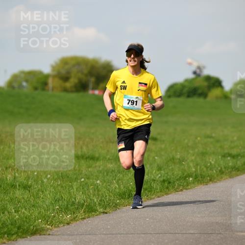 10.05.2026 - 8. Wedeler Halbmarathon Dr. Thomas Lammeyer http://msf.ph/oto/9691732 10.05.2026 11:14:11 Laufen 791 meine-sportfotos.de