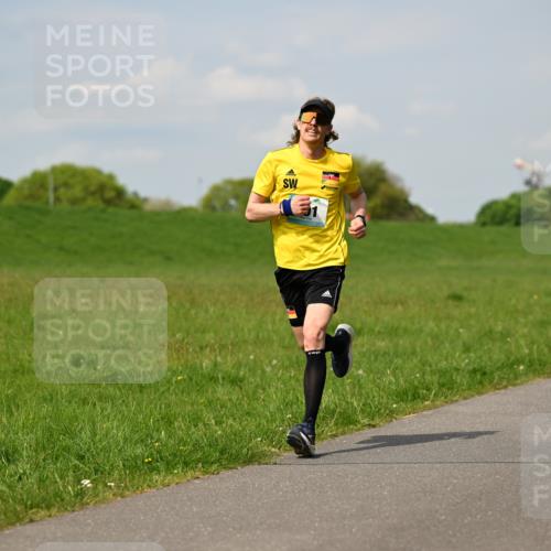 10.05.2026 - 8. Wedeler Halbmarathon Dr. Thomas Lammeyer http://msf.ph/oto/9691737 10.05.2026 11:14:12 Laufen  meine-sportfotos.de
