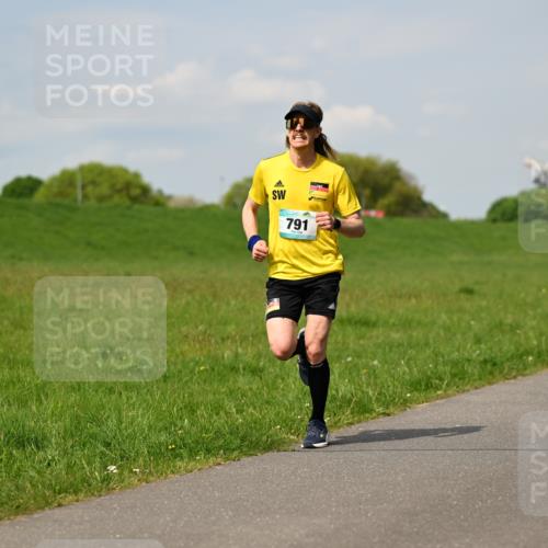 10.05.2026 - 8. Wedeler Halbmarathon Dr. Thomas Lammeyer http://msf.ph/oto/9691738 10.05.2026 11:14:12 Laufen 791 meine-sportfotos.de
