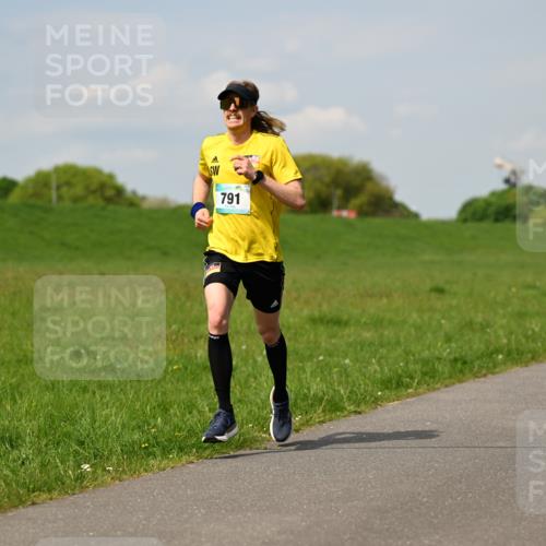 10.05.2026 - 8. Wedeler Halbmarathon Dr. Thomas Lammeyer http://msf.ph/oto/9691739 10.05.2026 11:14:12 Laufen 791 meine-sportfotos.de