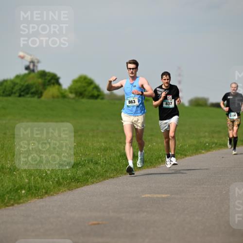10.05.2026 - 8. Wedeler Halbmarathon Dr. Thomas Lammeyer http://msf.ph/oto/9691746 10.05.2026 11:14:14 Laufen 863, 837, 2236, 2190 meine-sportfotos.de