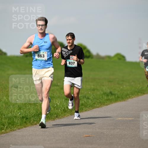 10.05.2026 - 8. Wedeler Halbmarathon Dr. Thomas Lammeyer http://msf.ph/oto/9691763 10.05.2026 11:14:16 Laufen 863, 837, 2100 meine-sportfotos.de