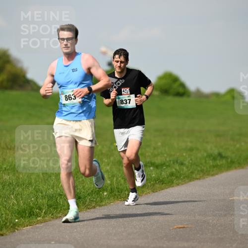 10.05.2026 - 8. Wedeler Halbmarathon Dr. Thomas Lammeyer http://msf.ph/oto/9691766 10.05.2026 11:14:17 Laufen 863, 837, 2236 meine-sportfotos.de