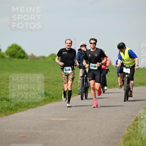 10.05.2026 - 8. Wedeler Halbmarathon Dr. Thomas Lammeyer http://msf.ph/oto/9691771 10.05.2026 11:14:18 Laufen 2236, 2198 meine-sportfotos.de