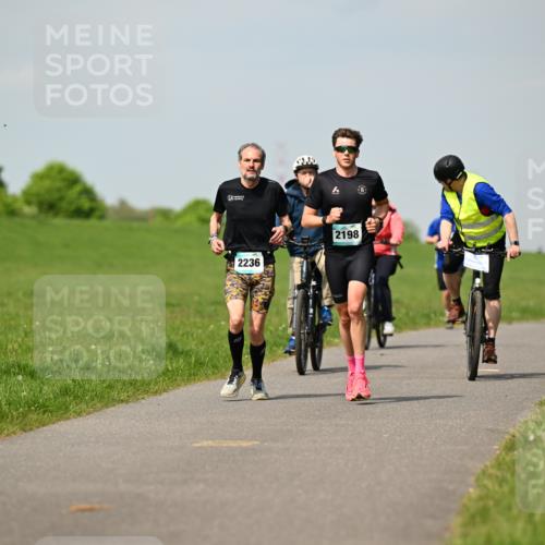 10.05.2026 - 8. Wedeler Halbmarathon Dr. Thomas Lammeyer http://msf.ph/oto/9691772 10.05.2026 11:14:18 Laufen 2236, 2198 meine-sportfotos.de
