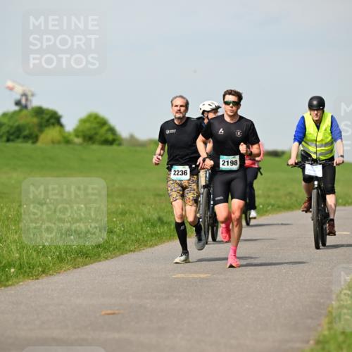 10.05.2026 - 8. Wedeler Halbmarathon Dr. Thomas Lammeyer http://msf.ph/oto/9691778 10.05.2026 11:14:19 Laufen 2236, 2198 meine-sportfotos.de