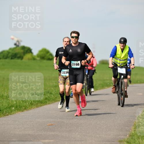 10.05.2026 - 8. Wedeler Halbmarathon Dr. Thomas Lammeyer http://msf.ph/oto/9691786 10.05.2026 11:14:20 Laufen 2236, 2198 meine-sportfotos.de