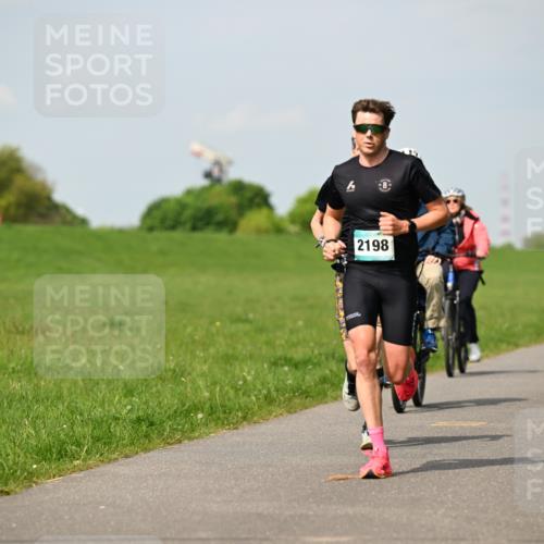10.05.2026 - 8. Wedeler Halbmarathon Dr. Thomas Lammeyer http://msf.ph/oto/9691787 10.05.2026 11:14:20 Laufen 2198 meine-sportfotos.de