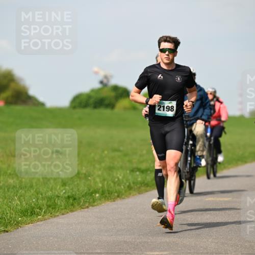 10.05.2026 - 8. Wedeler Halbmarathon Dr. Thomas Lammeyer http://msf.ph/oto/9691788 10.05.2026 11:14:21 Laufen 2198 meine-sportfotos.de