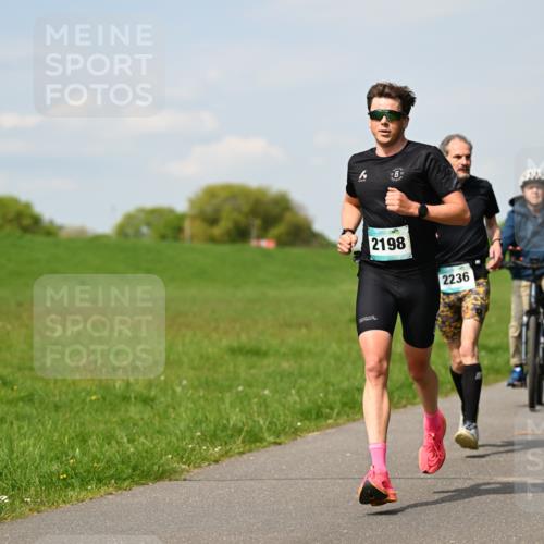 10.05.2026 - 8. Wedeler Halbmarathon Dr. Thomas Lammeyer http://msf.ph/oto/9691795 10.05.2026 11:14:22 Laufen 2198, 2236 meine-sportfotos.de