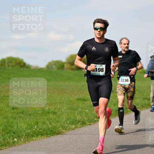 10.05.2026 - 8. Wedeler Halbmarathon Dr. Thomas Lammeyer http://msf.ph/oto/9691798 10.05.2026 11:14:22 Laufen 198, 2236 meine-sportfotos.de
