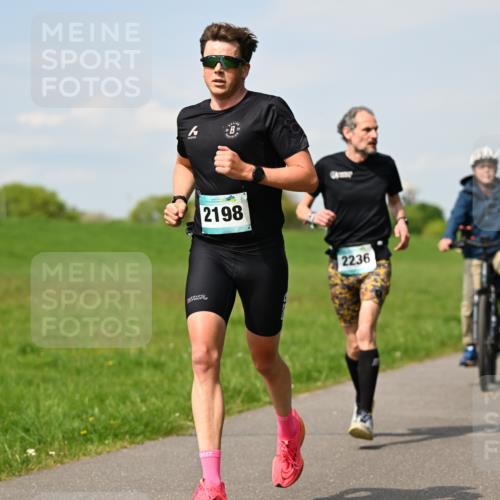 10.05.2026 - 8. Wedeler Halbmarathon Dr. Thomas Lammeyer http://msf.ph/oto/9691801 10.05.2026 11:14:22 Laufen 2198, 2236 meine-sportfotos.de