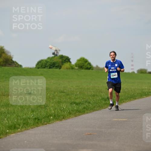 10.05.2026 - 8. Wedeler Halbmarathon Dr. Thomas Lammeyer http://msf.ph/oto/9691802 10.05.2026 11:14:26 Laufen 2241 meine-sportfotos.de