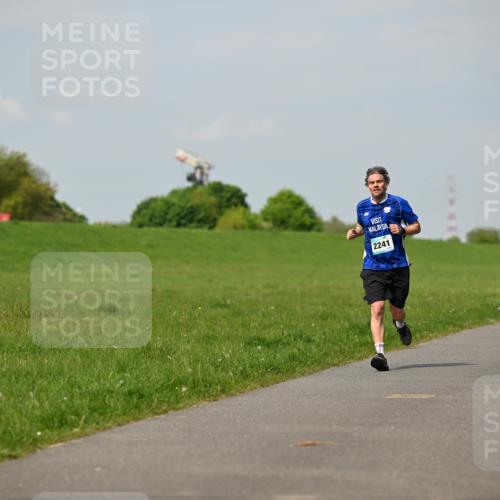 10.05.2026 - 8. Wedeler Halbmarathon Dr. Thomas Lammeyer http://msf.ph/oto/9691803 10.05.2026 11:14:26 Laufen 2241 meine-sportfotos.de