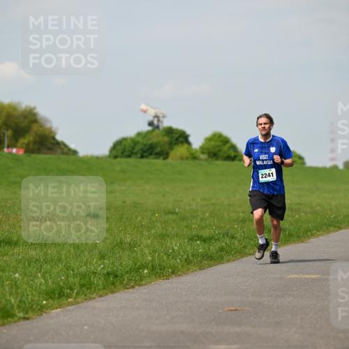 10.05.2026 - 8. Wedeler Halbmarathon Dr. Thomas Lammeyer http://msf.ph/oto/9691807 10.05.2026 11:14:26 Laufen 2241 meine-sportfotos.de