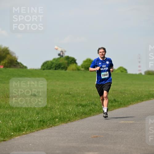 10.05.2026 - 8. Wedeler Halbmarathon Dr. Thomas Lammeyer http://msf.ph/oto/9691810 10.05.2026 11:14:27 Laufen 2241 meine-sportfotos.de