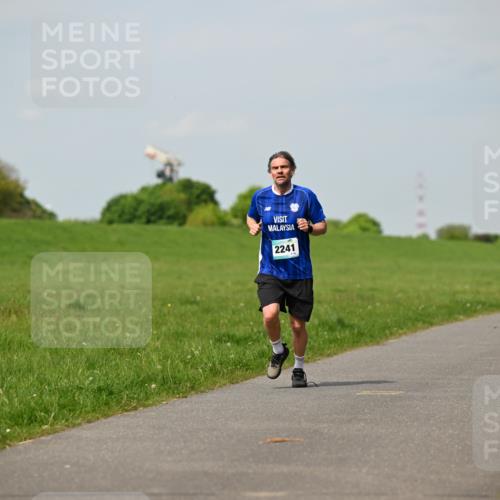 10.05.2026 - 8. Wedeler Halbmarathon Dr. Thomas Lammeyer http://msf.ph/oto/9691812 10.05.2026 11:14:27 Laufen 2241 meine-sportfotos.de