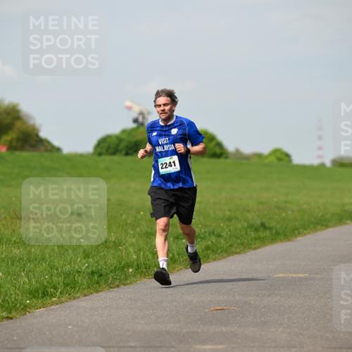 10.05.2026 - 8. Wedeler Halbmarathon Dr. Thomas Lammeyer http://msf.ph/oto/9691818 10.05.2026 11:14:28 Laufen 2241 meine-sportfotos.de