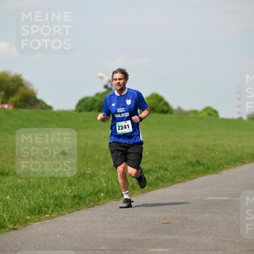 10.05.2026 - 8. Wedeler Halbmarathon Dr. Thomas Lammeyer http://msf.ph/oto/9691819 10.05.2026 11:14:28 Laufen 2241 meine-sportfotos.de
