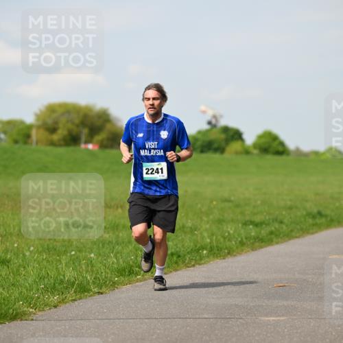 10.05.2026 - 8. Wedeler Halbmarathon Dr. Thomas Lammeyer http://msf.ph/oto/9691828 10.05.2026 11:14:29 Laufen 2241, 1821 meine-sportfotos.de