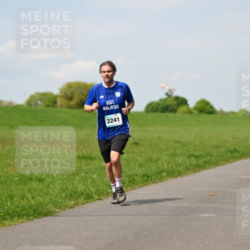 10.05.2026 - 8. Wedeler Halbmarathon Dr. Thomas Lammeyer http://msf.ph/oto/9691836 10.05.2026 11:14:29 Laufen 2241, 182 meine-sportfotos.de