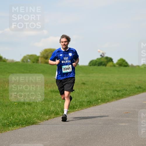 10.05.2026 - 8. Wedeler Halbmarathon Dr. Thomas Lammeyer http://msf.ph/oto/9691838 10.05.2026 11:14:29 Laufen 2241 meine-sportfotos.de