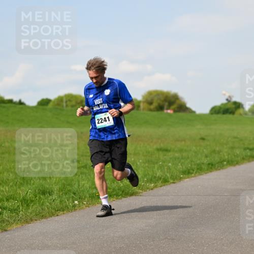 10.05.2026 - 8. Wedeler Halbmarathon Dr. Thomas Lammeyer http://msf.ph/oto/9691859 10.05.2026 11:14:31 Laufen 2241 meine-sportfotos.de