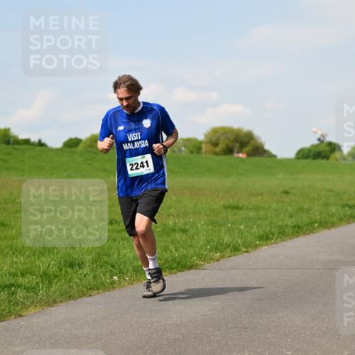 10.05.2026 - 8. Wedeler Halbmarathon Dr. Thomas Lammeyer http://msf.ph/oto/9691863 10.05.2026 11:14:31 Laufen 2241, 182 meine-sportfotos.de