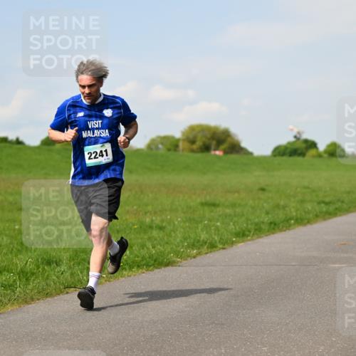 10.05.2026 - 8. Wedeler Halbmarathon Dr. Thomas Lammeyer http://msf.ph/oto/9691865 10.05.2026 11:14:31 Laufen 2241, 182 meine-sportfotos.de