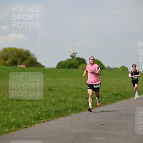 10.05.2026 - 8. Wedeler Halbmarathon Dr. Thomas Lammeyer http://msf.ph/oto/9691870 10.05.2026 11:14:34 Laufen 828 meine-sportfotos.de