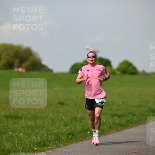 10.05.2026 - 8. Wedeler Halbmarathon Dr. Thomas Lammeyer http://msf.ph/oto/9691877 10.05.2026 11:14:35 Laufen 740 meine-sportfotos.de