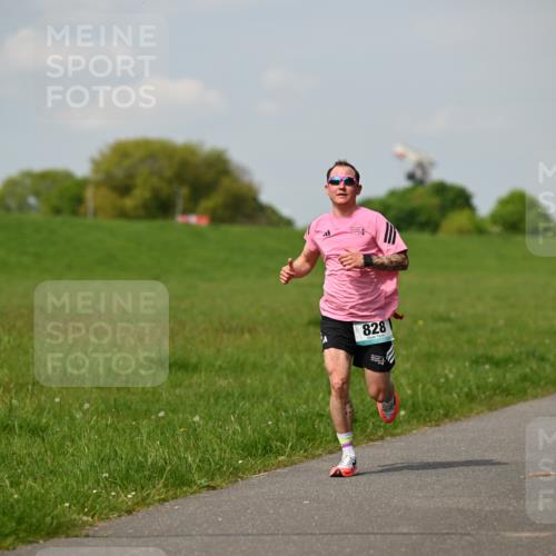 10.05.2026 - 8. Wedeler Halbmarathon Dr. Thomas Lammeyer http://msf.ph/oto/9691884 10.05.2026 11:14:36 Laufen 828 meine-sportfotos.de
