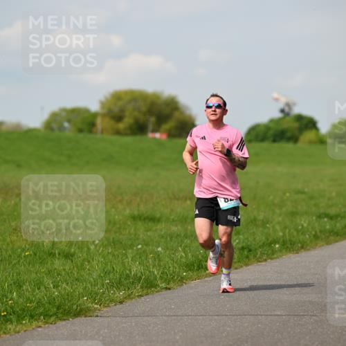 10.05.2026 - 8. Wedeler Halbmarathon Dr. Thomas Lammeyer http://msf.ph/oto/9691895 10.05.2026 11:14:36 Laufen  meine-sportfotos.de