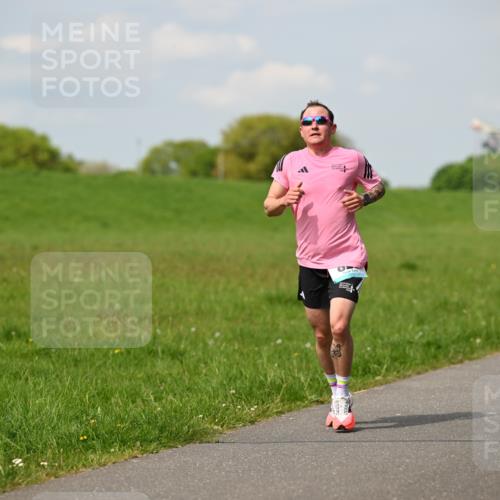 10.05.2026 - 8. Wedeler Halbmarathon Dr. Thomas Lammeyer http://msf.ph/oto/9691900 10.05.2026 11:14:37 Laufen  meine-sportfotos.de