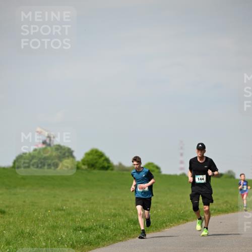 10.05.2026 - 8. Wedeler Halbmarathon Dr. Thomas Lammeyer http://msf.ph/oto/9691985 10.05.2026 11:14:50 Laufen 144 meine-sportfotos.de